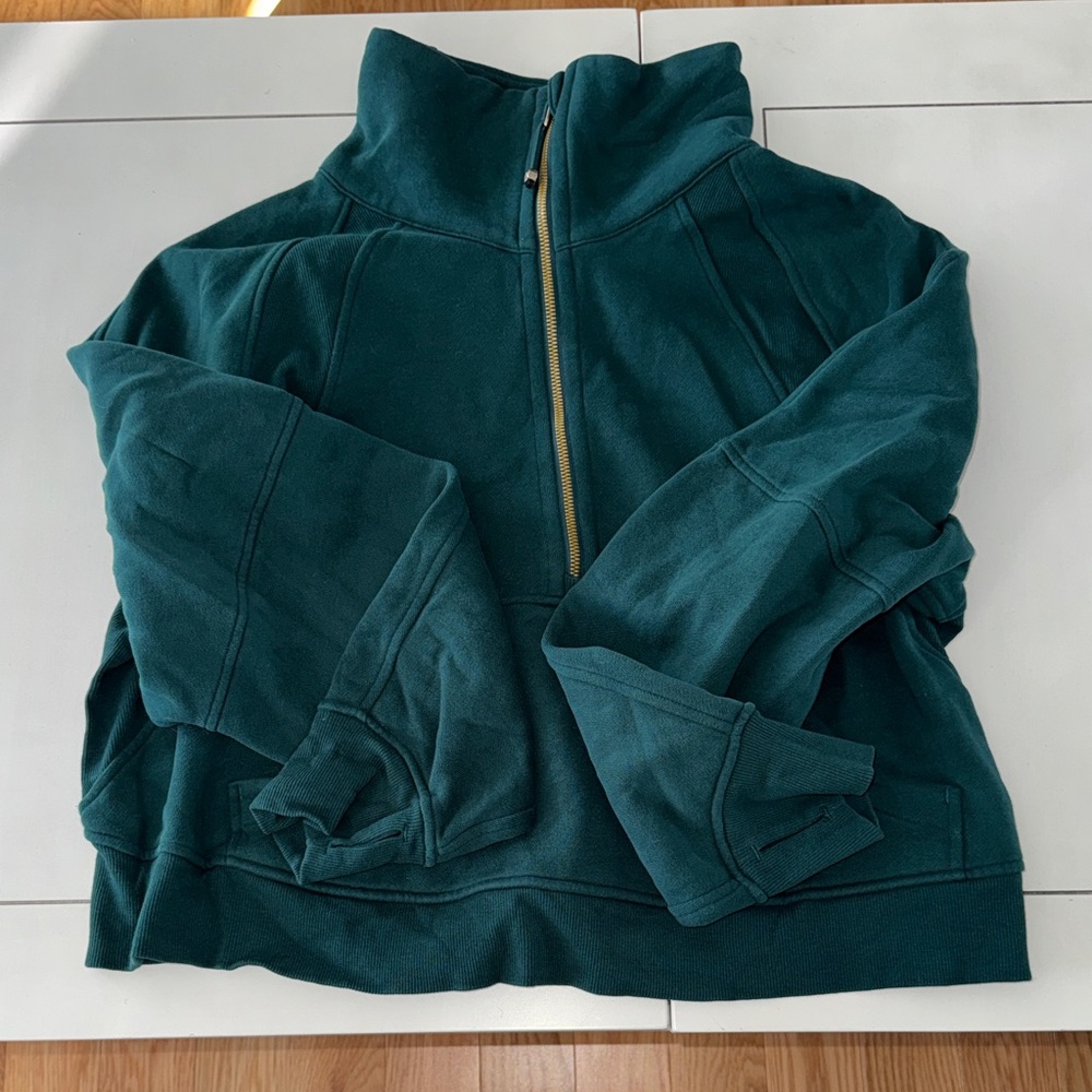 Cropped winter green Lululemon scuba. Size M/L